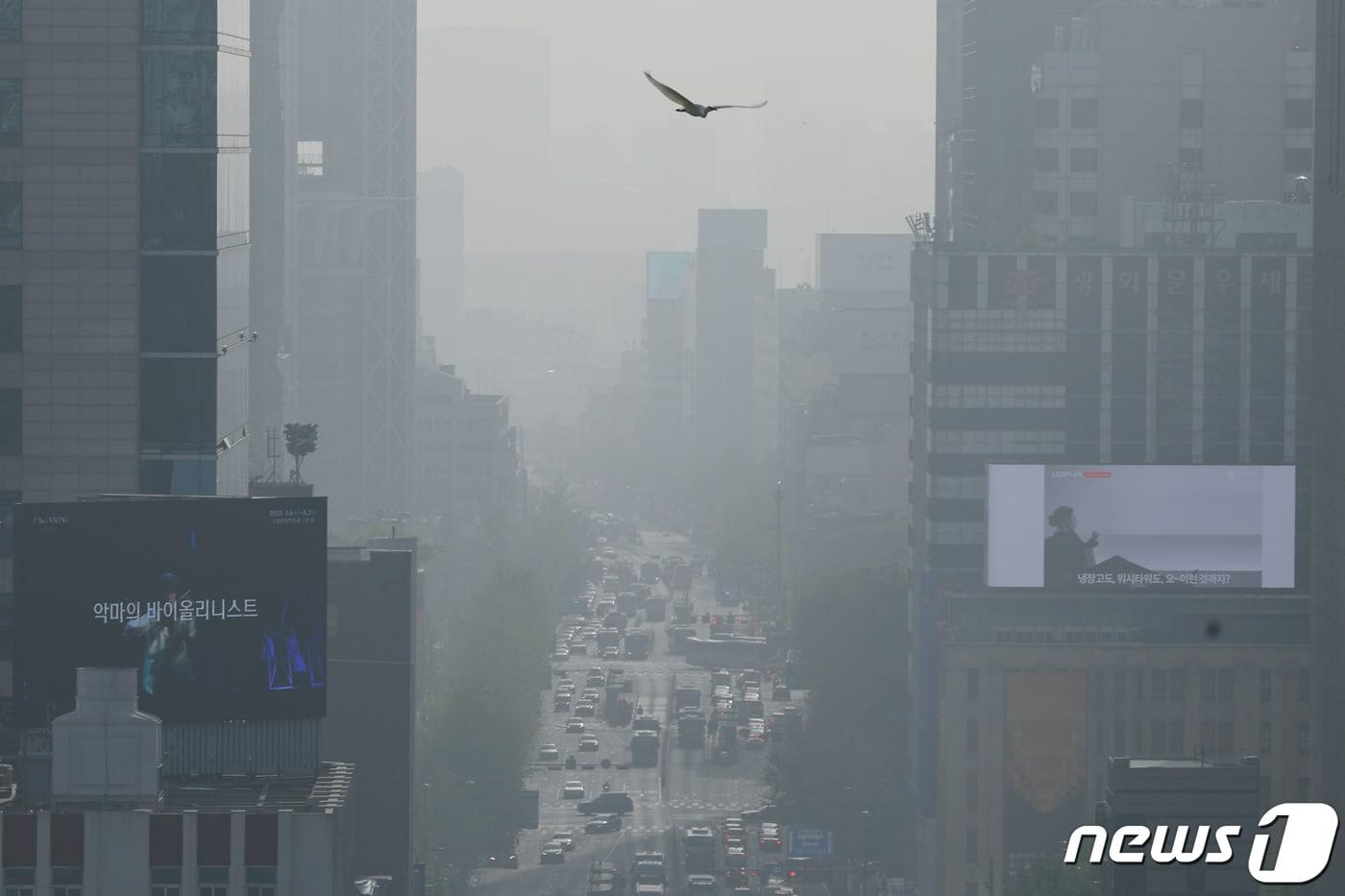 서울에 미세먼지 농도가 &#39;나쁨&#39;까지 치솟았다. 2024.4.17/뉴스1 ⓒ News1 안은나 기자