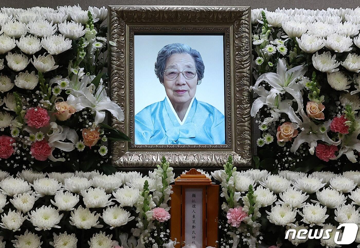 17일 오후 서울 강동구 강동성심병원 장례식장에 80년대 전두환 정권 시절 경찰의 고문으로 숨져 6월 민주항쟁의 도화선이 됐던 故 박종철 열사의 어머니인 정차순 여사의 빈소가 마련돼 있다. 2024.4.17/뉴스1 ⓒ News1 김진환 기자