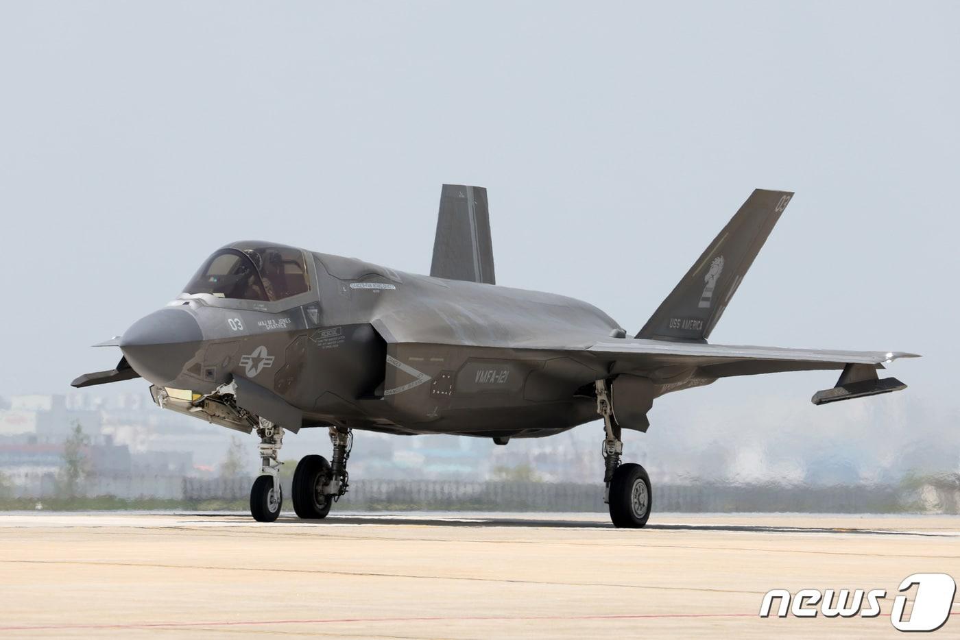 미 해병대 F-35B 스텔스 전투기가 이륙을 위해 이동을 하고 있다. &#40;국방일보 제공&#41; 2024.4.19/뉴스1 ⓒ News1 신웅수 기자