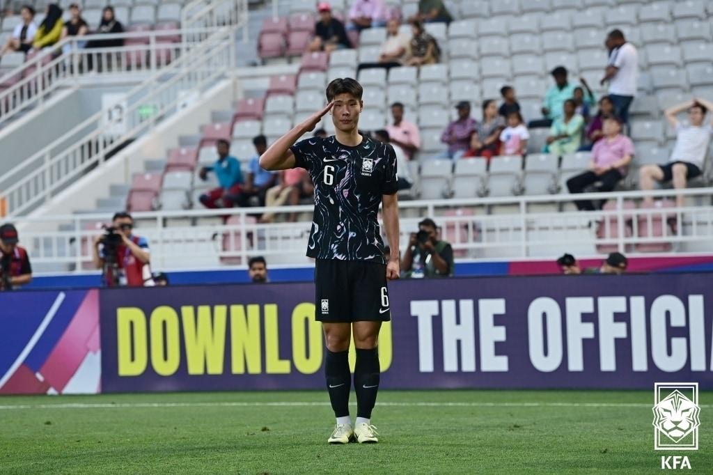 대한민국 축구 국가대표팀 이영준이 19일 오후&#40;현지시간&#41; 카타르 도하 압둘라 빈 칼리파 스타디움에서 열린 2024 아시아축구연맹&#40;AFC&#41; U-23 아시안컵 조별리그 B조 2차전 한국과 중국의 경기에서 골을 넣고 기뻐하고 있다. &#40;대한축구협회 제공&#41; 2024.4.20/뉴스1