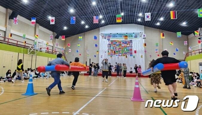 20일 오전 전주기전대 체육관에서 ‘다문화가족 행복운동회-열 번째 이야기’가 개최됐다.&#40;전주기전대 제공&#41;/뉴스1