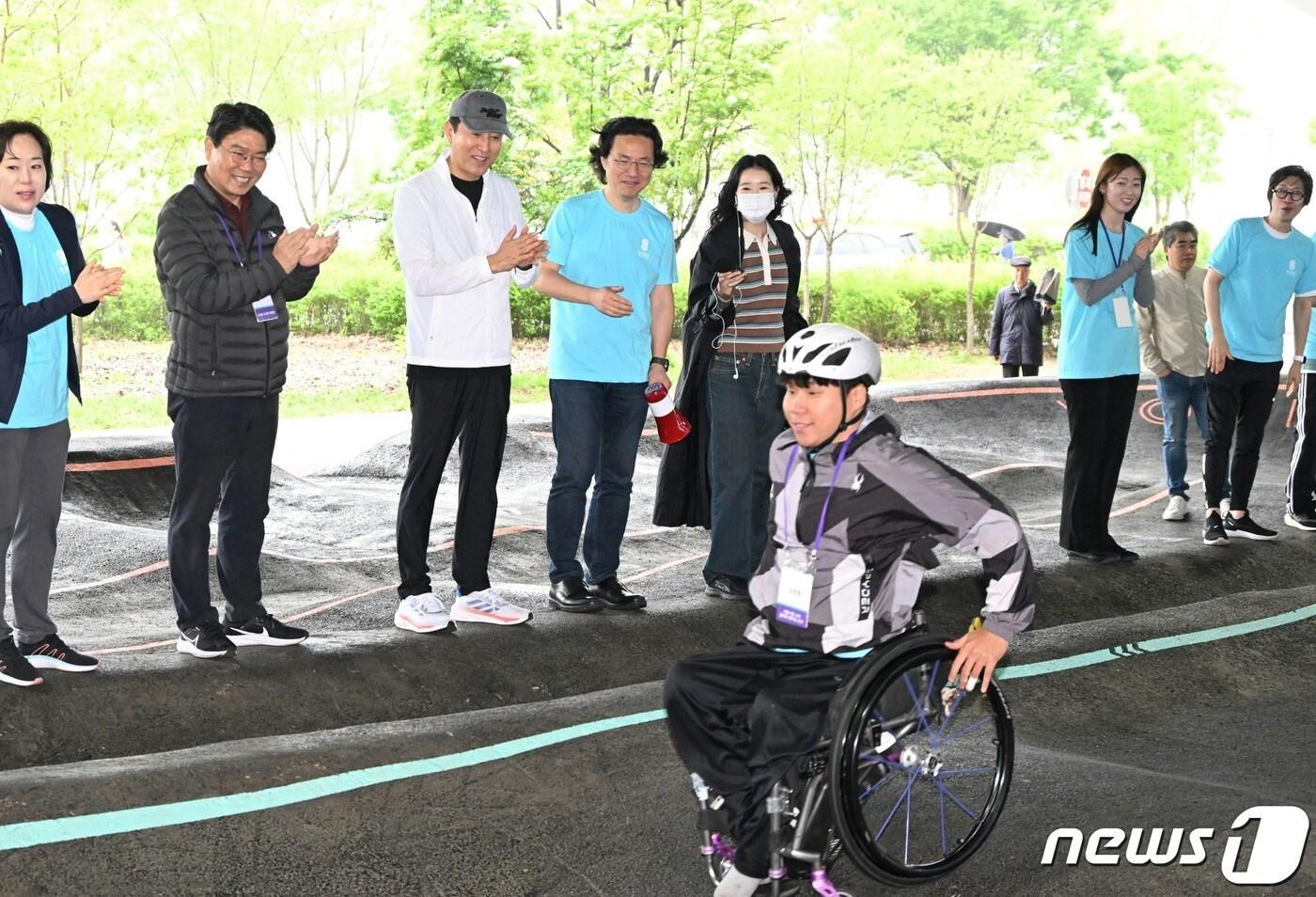  오세훈 서울시장, 여의롤장 개장 축하 &#40;서울시 제공&#41;