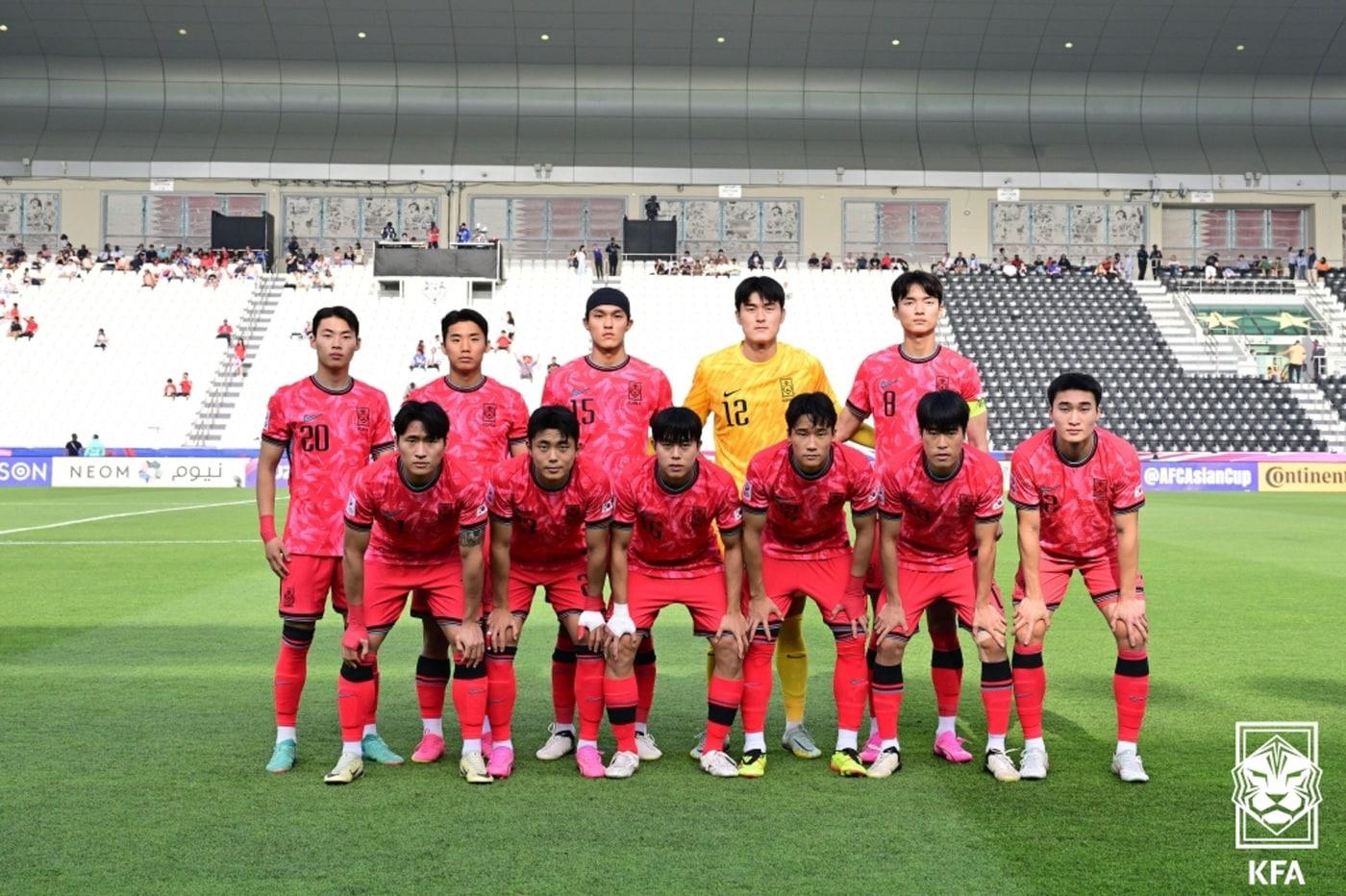 22일&#40;현지시간&#41; 카타르 도하 자심 빈 하마드 스타디움에서 열린 2024 아시아축구연맹&#40;AFC&#41; U23 아시안컵 B조 조별리그 최종전 한국과 일본의 경기에 앞서 대한민국 베스트 일레븐이 기념 촬영을 하고 있다. &#40;축구협회 제공&#41; 2024.4.22/뉴스1 ⓒ News1 유승관 기자