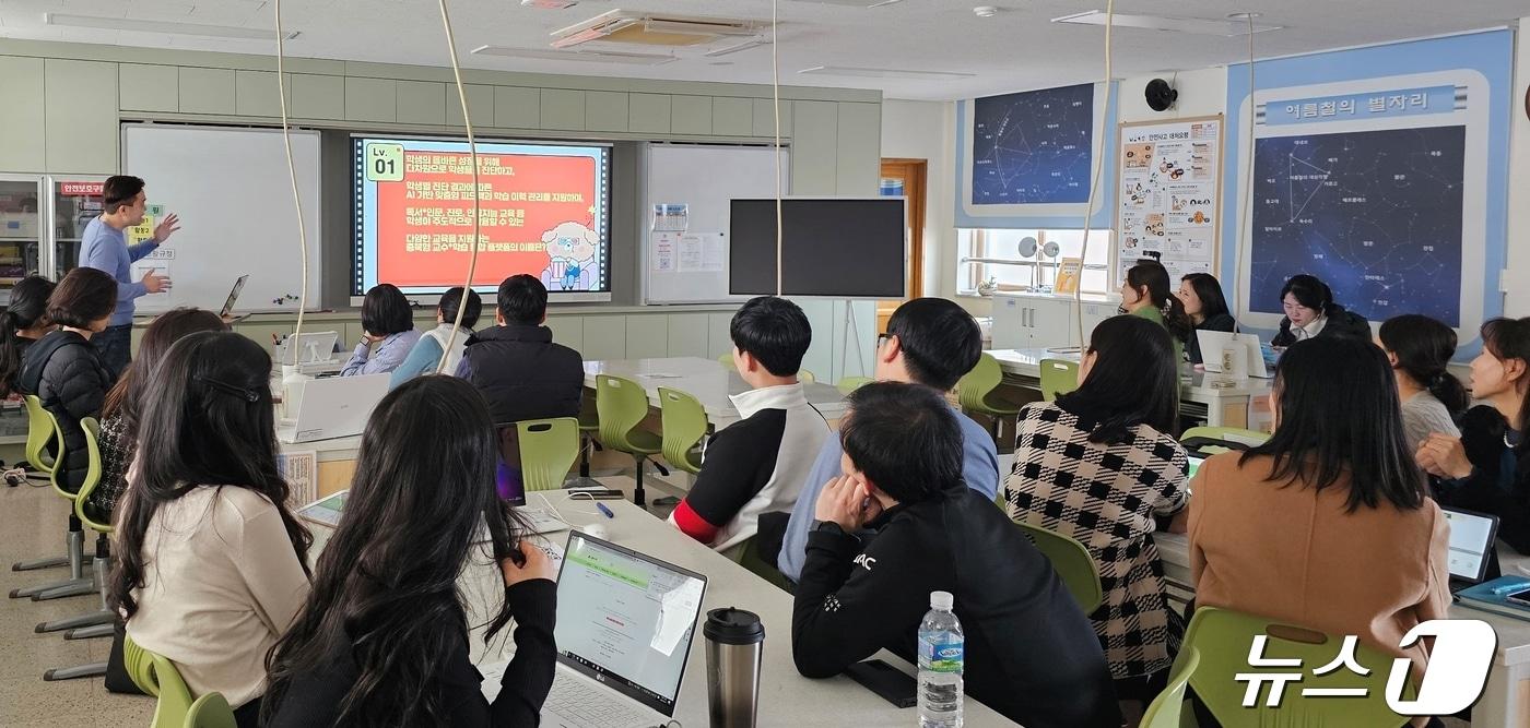 충북도교육청 학교로 찾아가는 다채움 활용 연수/뉴스1