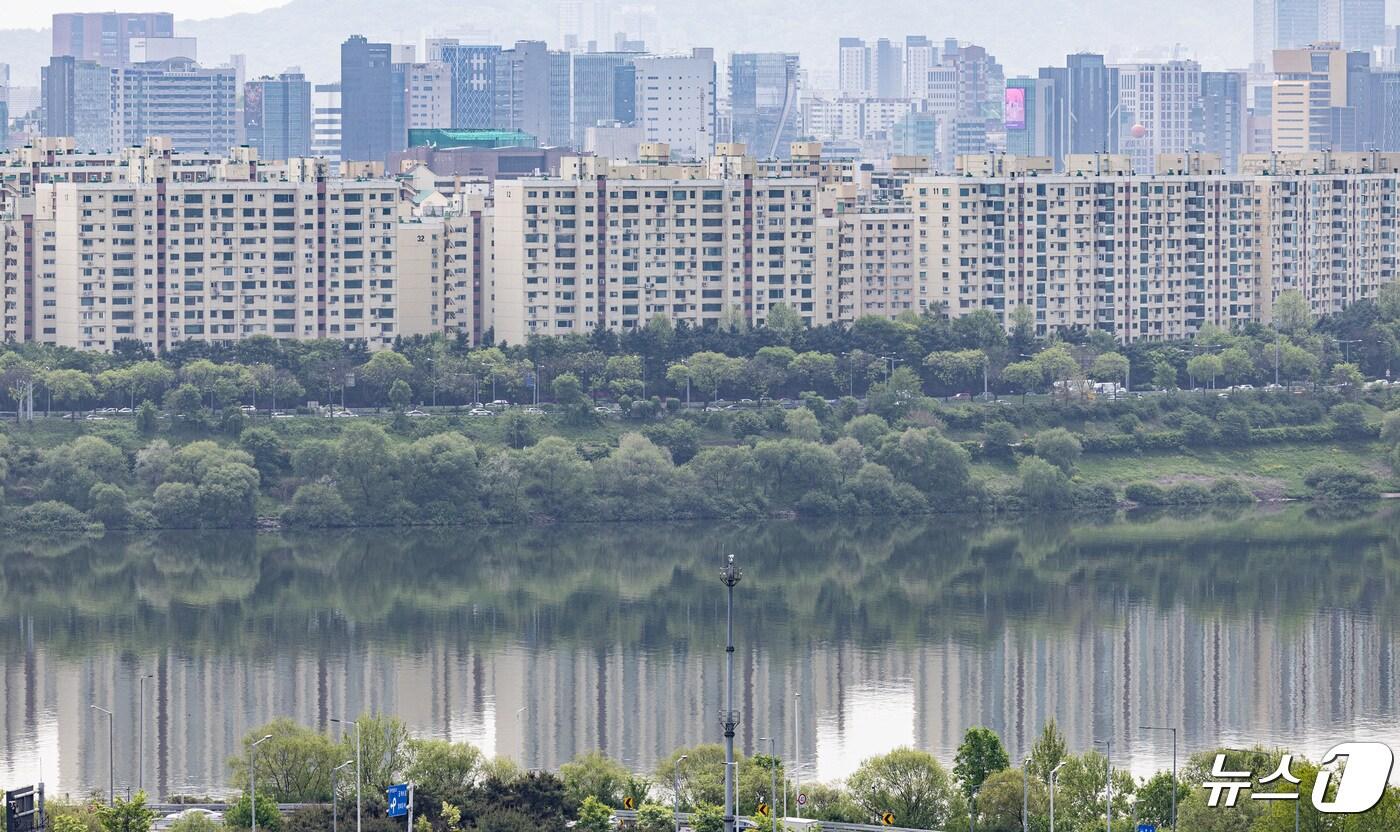 서울 강남구 압주정동 아파트 단지의 모습. 2024.4.26/뉴스1 ⓒ News1 이재명 기자