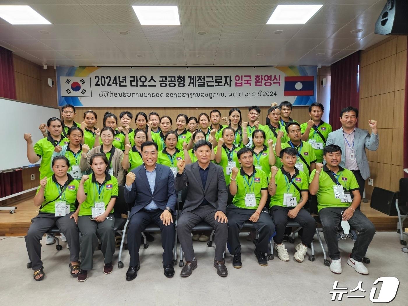 리오스 국적 공공형 계절근로자 30명의 전북자치도 남원시 입국 환영식 모습.&#40;남원시 제공&#41;/뉴스1 