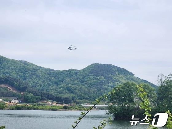 태양광 발전사업 특혜 의혹으로 검찰 수사를 받다가 실종된 전북지역 한 중견 건설사 대표를 찾기 위한 수색이 12일째 이어지고 있다. 2024.4.26/뉴스1 임충식 기자