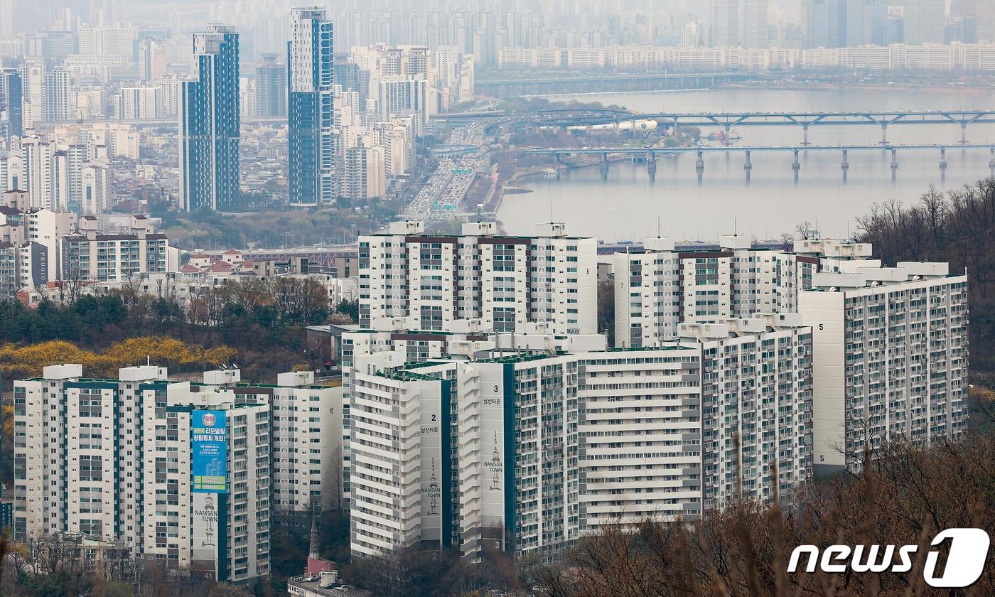 남산타워에서 본 아파트 단지 모습. 2024.4.3/뉴스1 ⓒ News1 김민지 기자