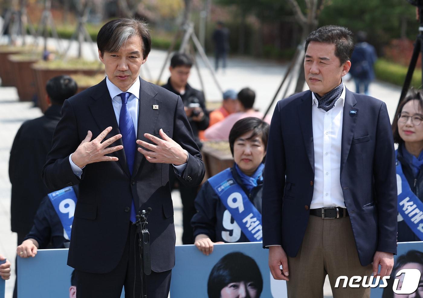 조국 조국혁신당 대표가 4일 오후 서울 용산구 효창공원역 인근에서 열린 검찰독재 조기종식, 서울시민과 함께 행사에서 발언하고 있다. 2024.4.4/뉴스1 ⓒ News1 김민지 기자