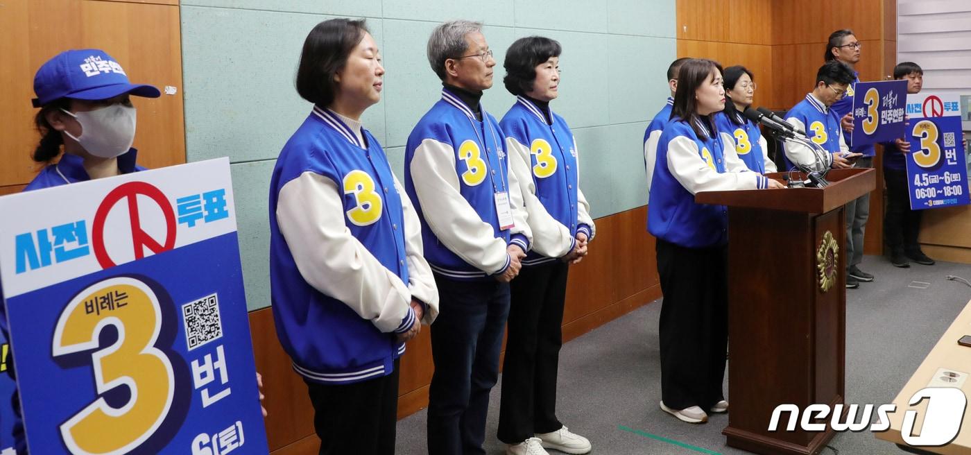 백승아 더불어민주연합 상임선대위원장이 4일 전북자치도 전주시 전북특별자치도의회에서 지지를 호소하고 있다. 2024.4.4/뉴스1 ⓒ News1 유경석 기자