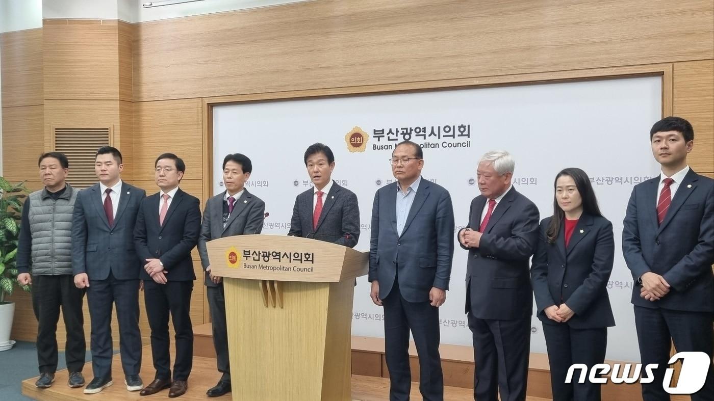  4일 오후 이주환 국민의힘 의원이 부산시의회 브리핑룸에서 기자회견을 갖고 있다. 2024.04.04ⓒ 뉴스1 박채오 기자