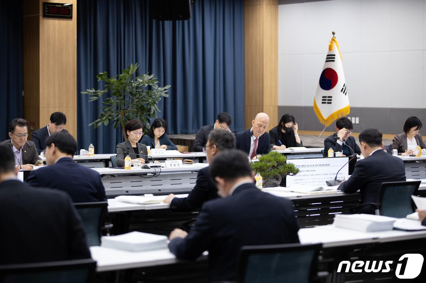 한화진 환경부 장관이 대전 대덕구 한국수자원공사 본사에서 수자원공사 등 환경부 산하기관 현안토론회를 주재하고 있다. &#40;환경부 제공&#41; 2024.4.8/뉴스1