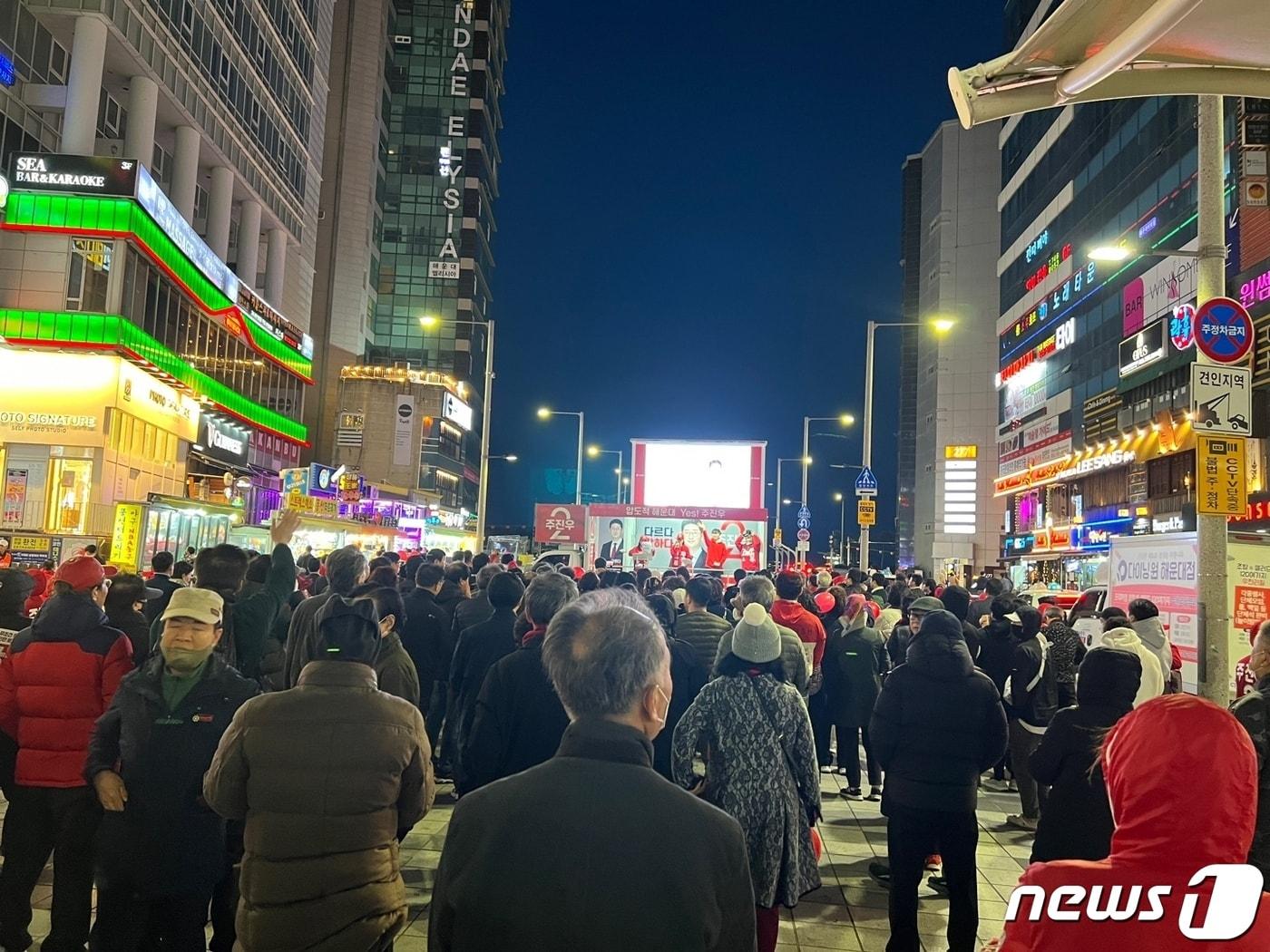 주진우 총선 부산 해운대갑 후보가 9일 구남로에서 피날레 유세를 하고 있다&#40;주진우 캠프 제공&#41;