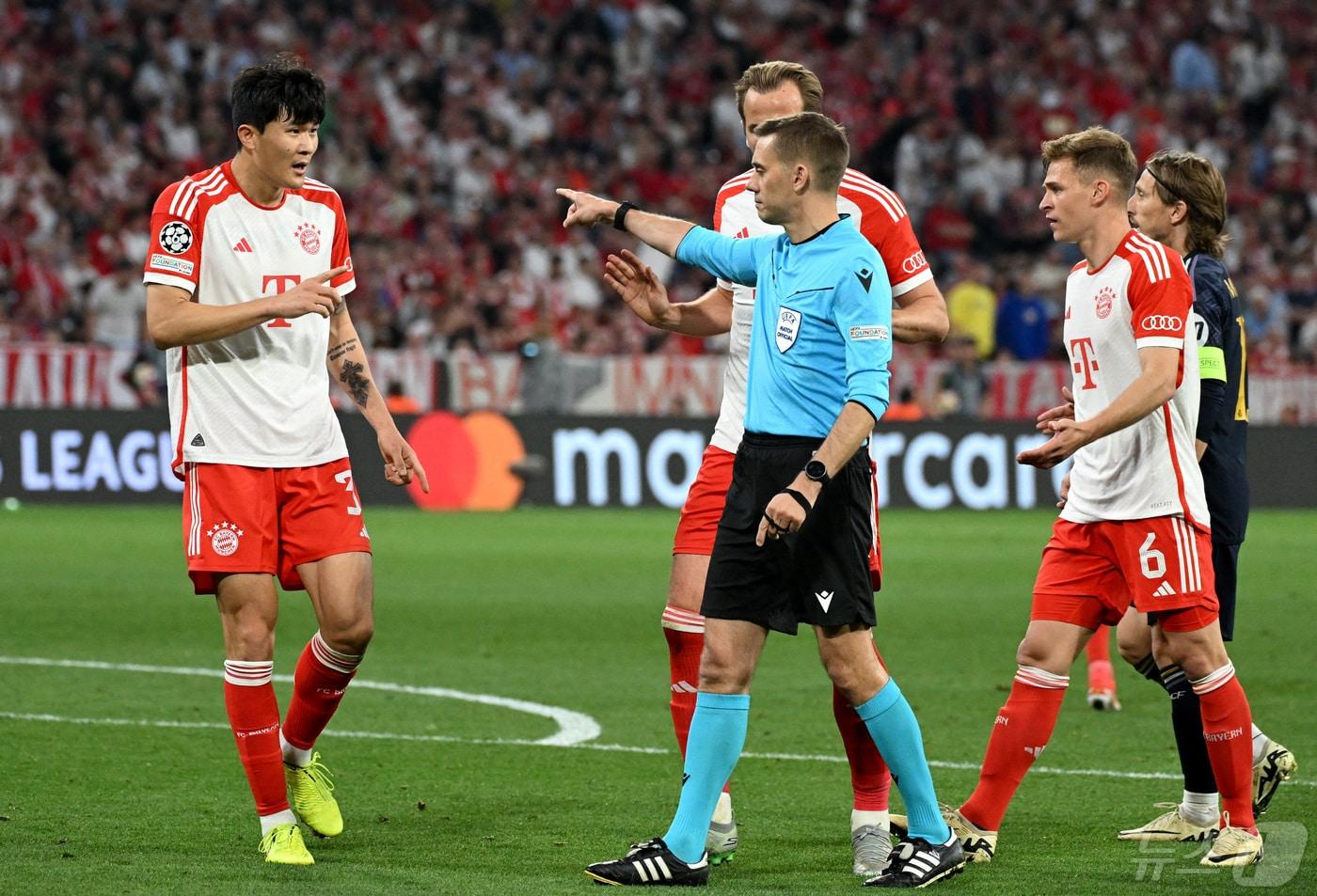 바이에른 뮌헨 수비수 김민재가 레알 마드리드와의 유럽축구연맹&#40;UEFA&#41; 챔피언스리그 준결승 2차전에서 페널티킥을 허용했다. ⓒ 로이터=뉴스1