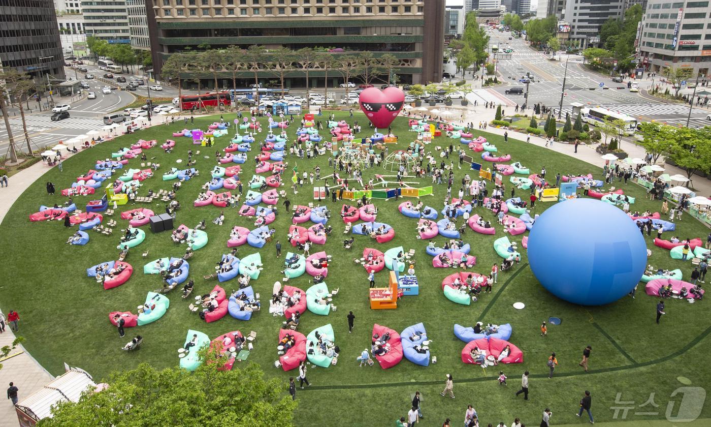 지난달 18일 개장한 &#39;2024 책읽는 서울광장&#39;의 모습.&#40;서울시 제공&#41;