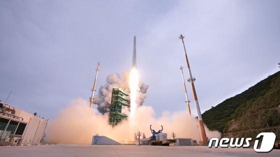 한국형 우주발사체 누리호&#40;KSLV-Ⅱ&#41;가 25일 오후 전남 고흥군 나로우주센터에서 발사되고 있다. &#40;항공우주연구원 제공&#41; 2023.5.25/뉴스1 ⓒ News1 장수영 기자