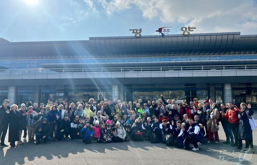 알렉세이 스타리츠코프 연해주 국제협력국장을 단장으로 하는 러시아 제1차 관광단이 지난 9일 평양에 도착했다. &#40;출처=주북 러시아 대사관 홈페이지&#41; 2024.2.10./뉴스1