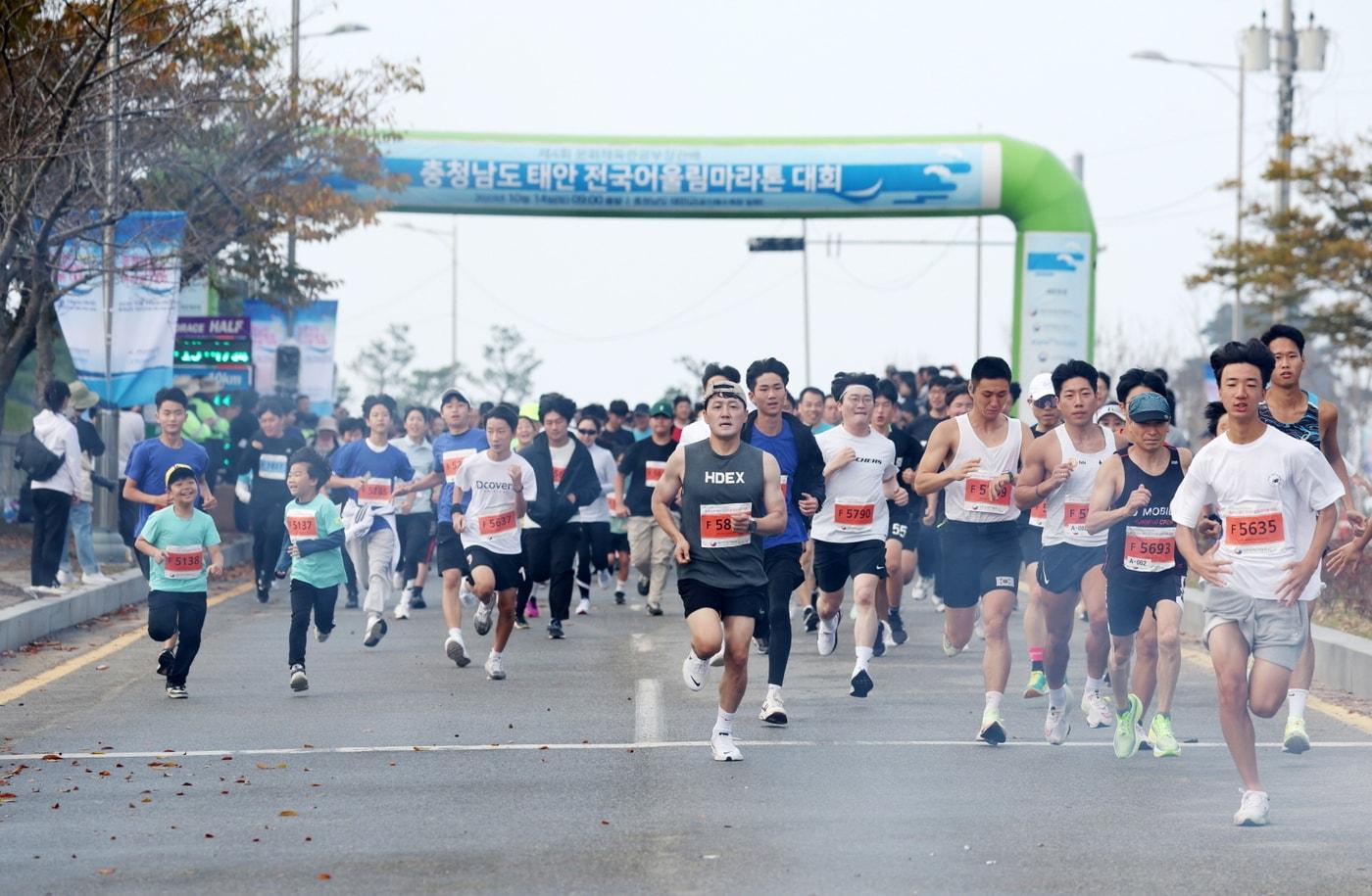 지난해 열린  ‘5회 충청남도 태안 전국어울림마라톤대회&#39; 모습.&#40;태안군 제공&#41;/뉴스1