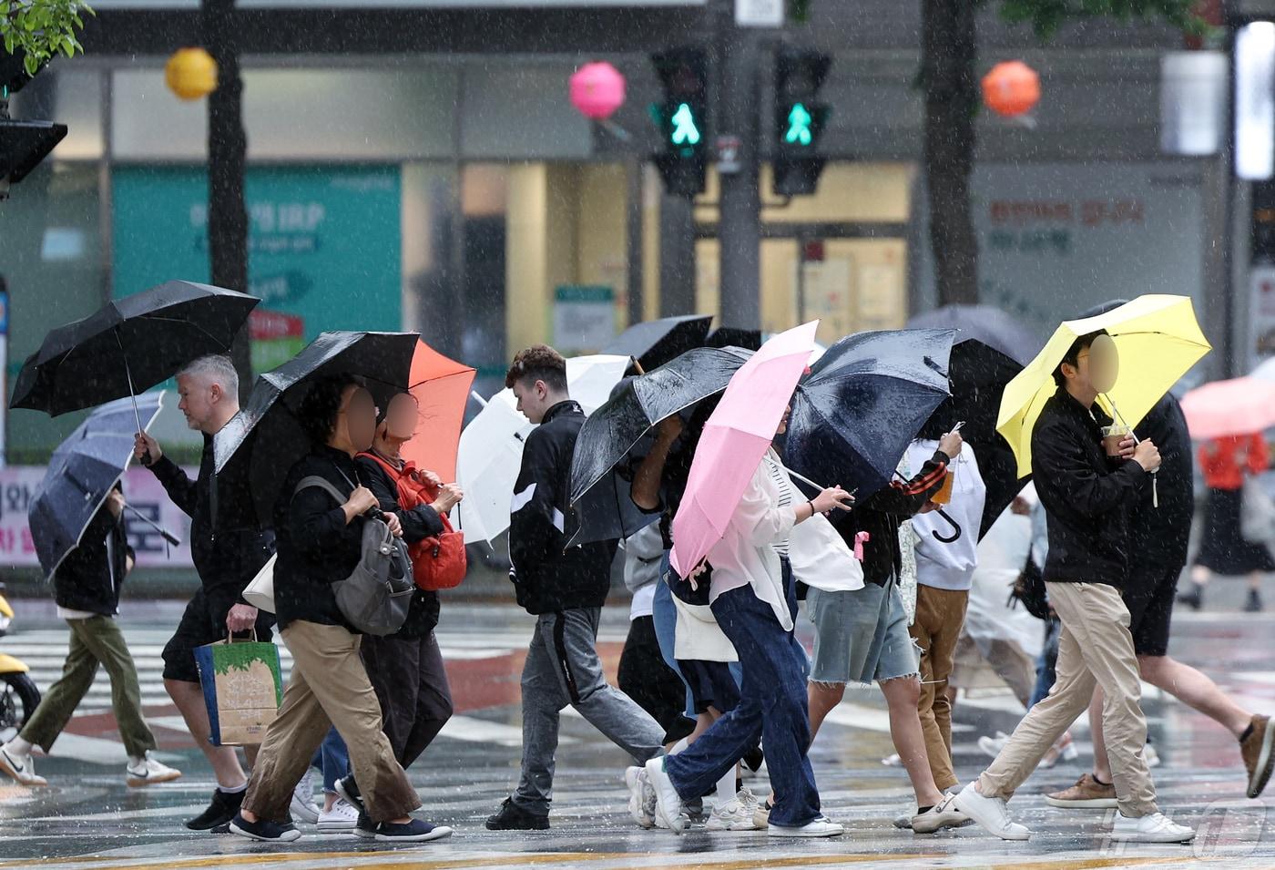 비 내리는 횡단보도. ⓒ News1 