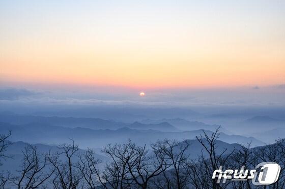 강원 정선군 가리왕산에서 바라본 일출 자료사진. &#40;뉴스1 DB&#41;