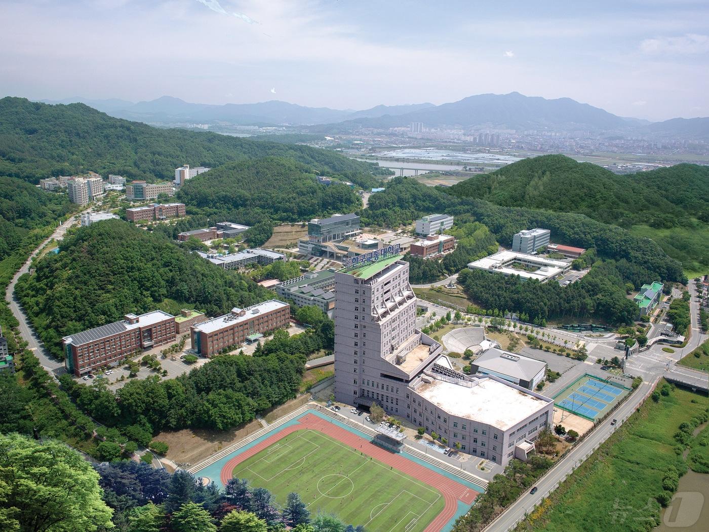 15일 한국교통대학교가 충북대학교와의 통합과 관련해 지역사회 의견을 듣는다고 밝혔다. 사진은 충주캠퍼스 전경.&#40;자료사진&#41;2024.5.15/뉴스1 