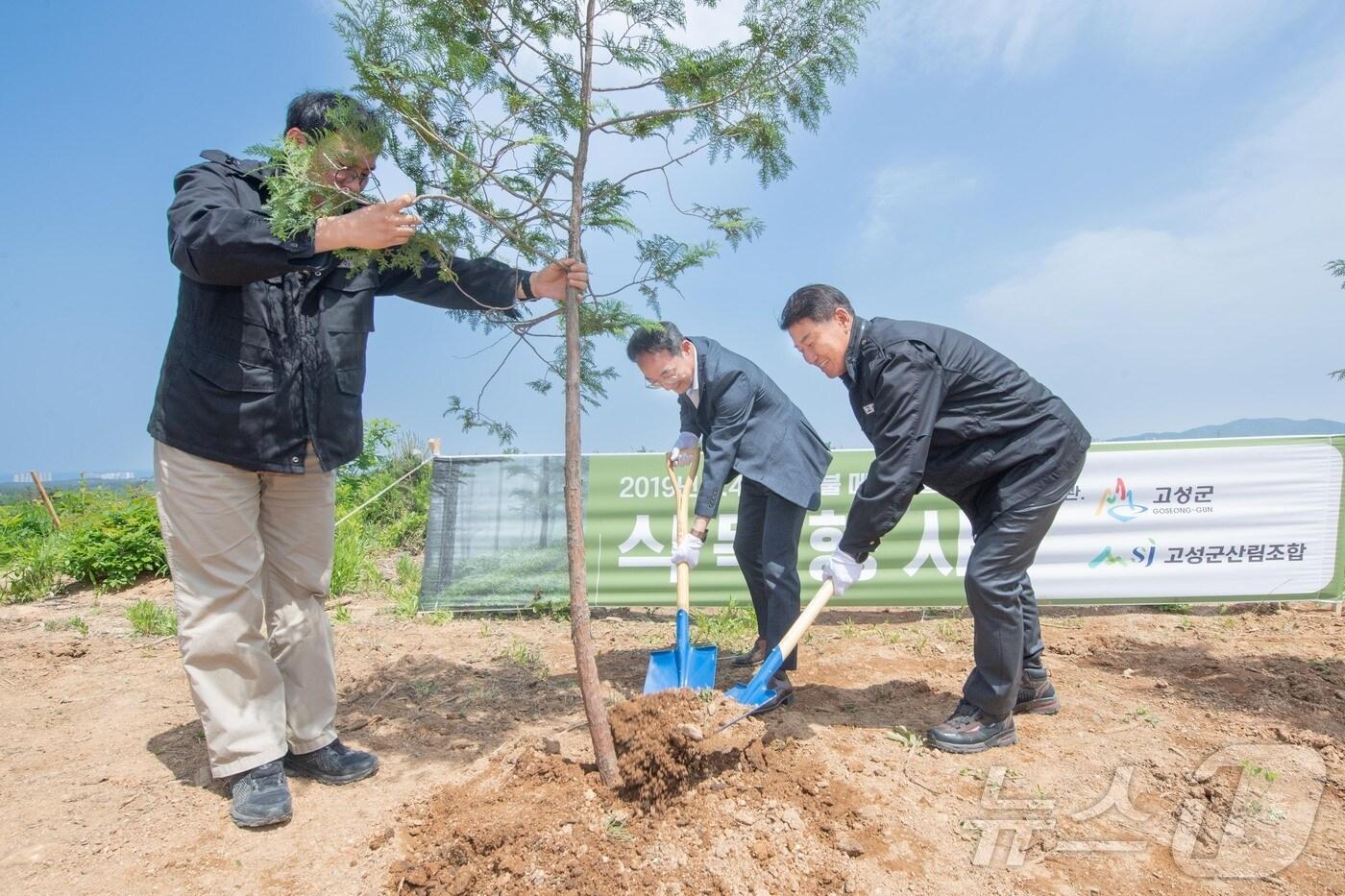 17일 강원 고성 설악썬밸리리조트와 산불 피해지에서 열린 &#39;4.4 고성산불 메모리얼 데이&#39; 행사 모습.&#40;강원 고성군 제공&#41; 2024.5.17/뉴스1