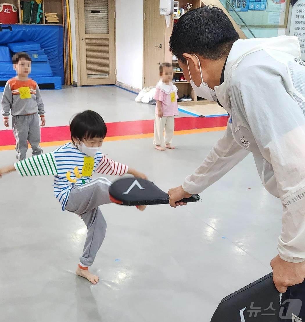 영등포 어린이가 태권도를 즐기는 모습. &#40;영등포구 제공&#41;ⓒ 뉴스1