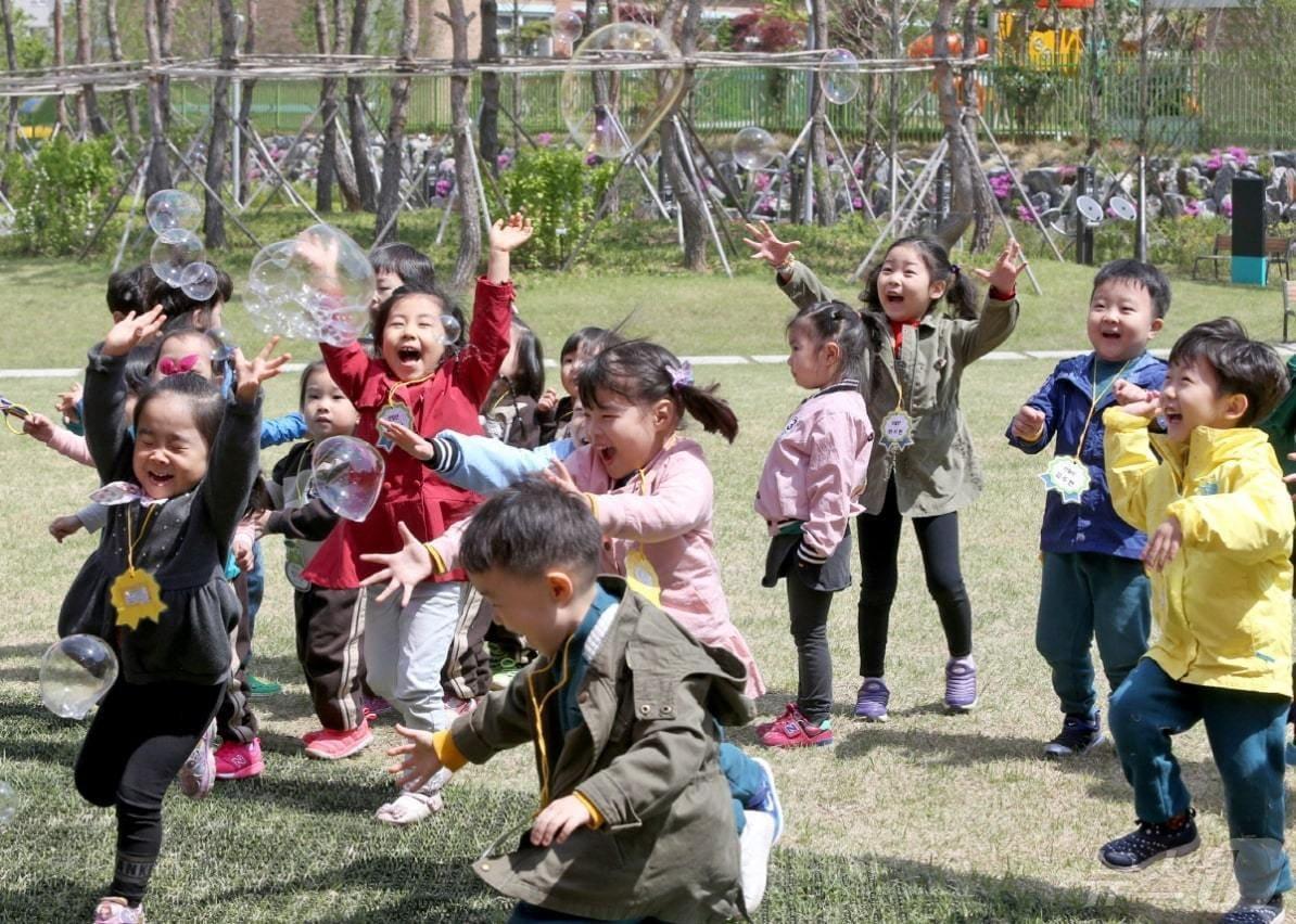 금천구 어린이들이 축제를 즐기고 있다. &#40;금천구 제공&#41;ⓒ 뉴스1