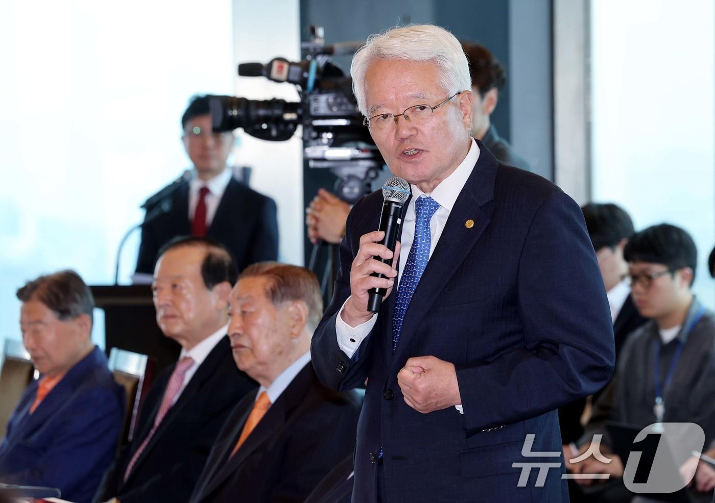 정의화 국민의힘 상임고문단 회장이 20일 서울 여의도의 한 식당에서 열린 상임고문단 오찬에서 발언하고 있다.&#40;공동취재&#41; 2024.5.20/뉴스1 ⓒ News1 구윤성 기자