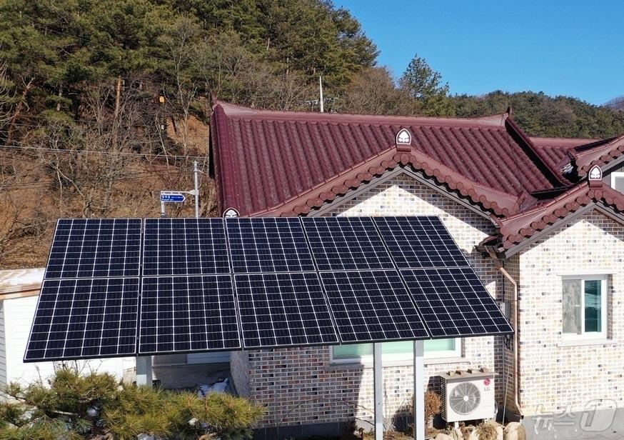 정읍시 2025년 신재생에너지 공모사업 수요조사, 사진은 태양광이 설치된 주택&#40;정읍시 제공&#41;2024.5.21/뉴스1