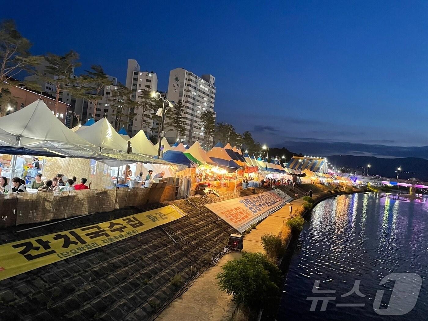 강릉단오제 먹거리장터.&#40;독자제공&#41; 2022.6.7/뉴스1