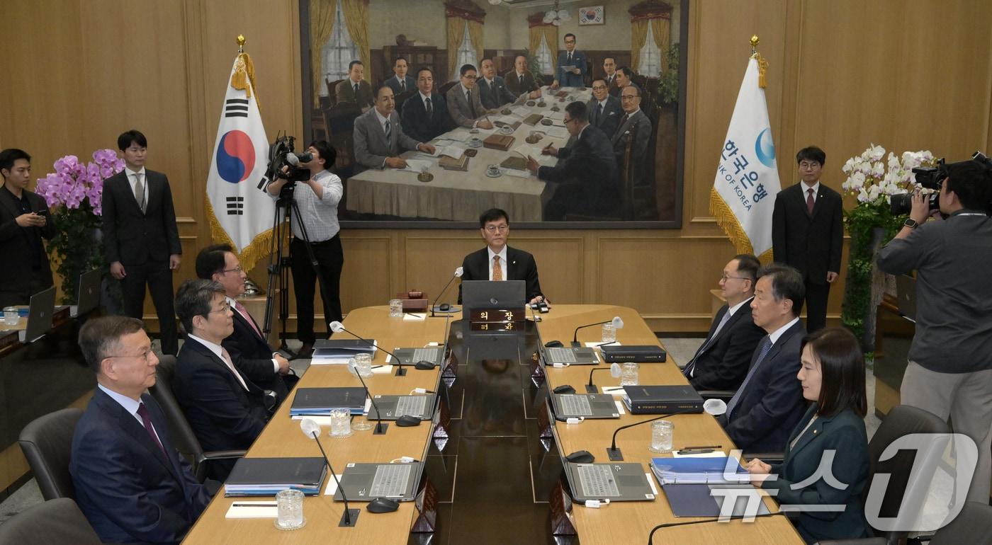 이창용 한국은행 총재가 23일 서울 중구 한국은행에서 열린 금융통화위원회를 주재하고 있다. 2024.5.23/뉴스1 ⓒ News1 사진공동취재단