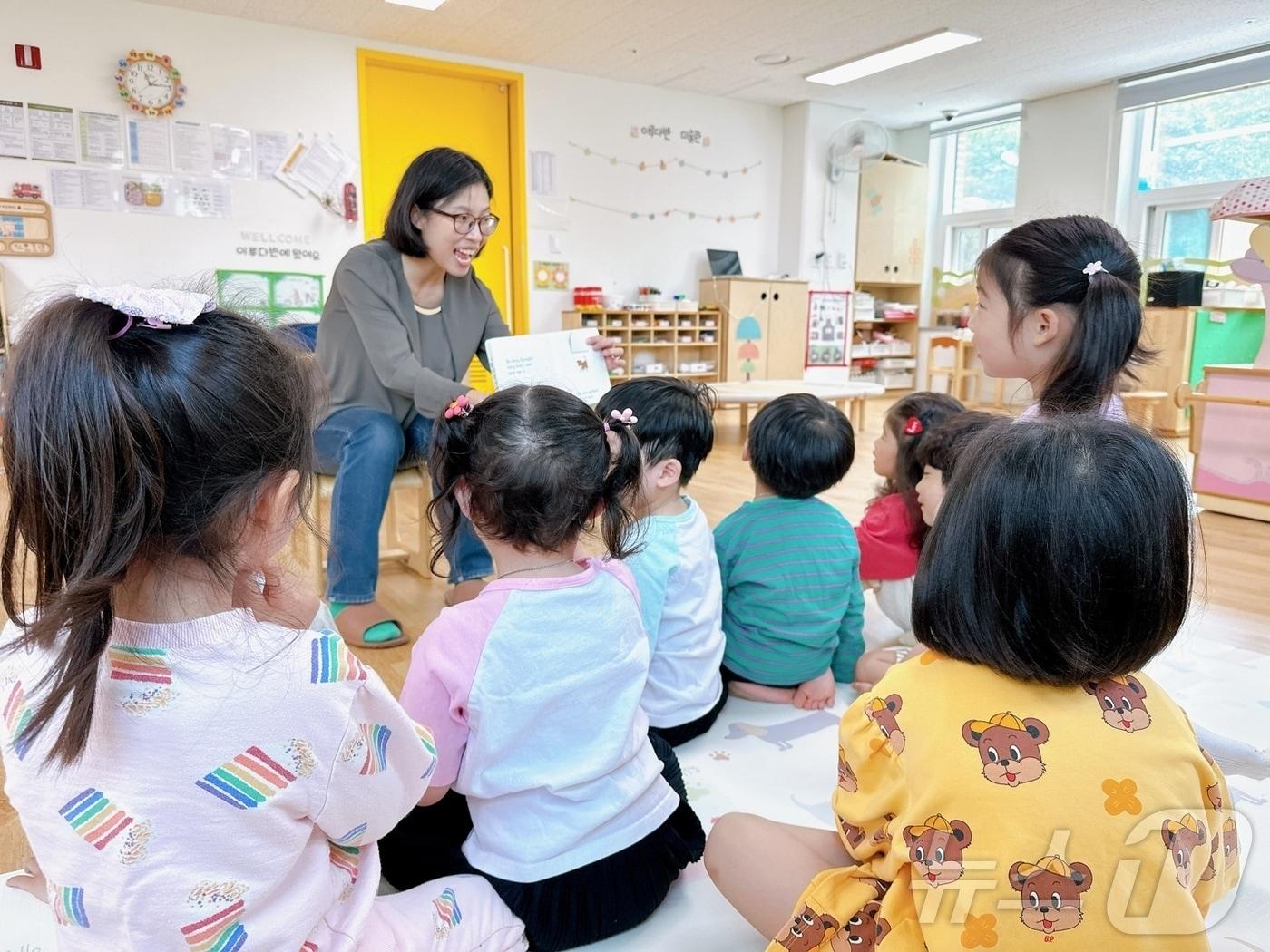 &#39;영어 그림책 읽기 재능기부&#39; 프로그램.&#40;시흥시 제공&#41;