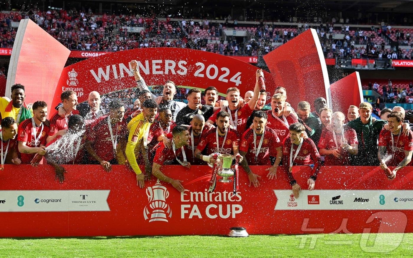 잉글랜드축구협회&#40;FA&#41;컵 우승을 차지한 맨체스터 유나이티드.  ⓒ AFP=뉴스1