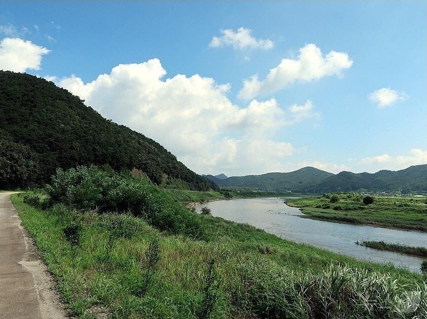 경기 여주시 점동면 청미천 하류 전경.&#40;한강청 제공&#41;