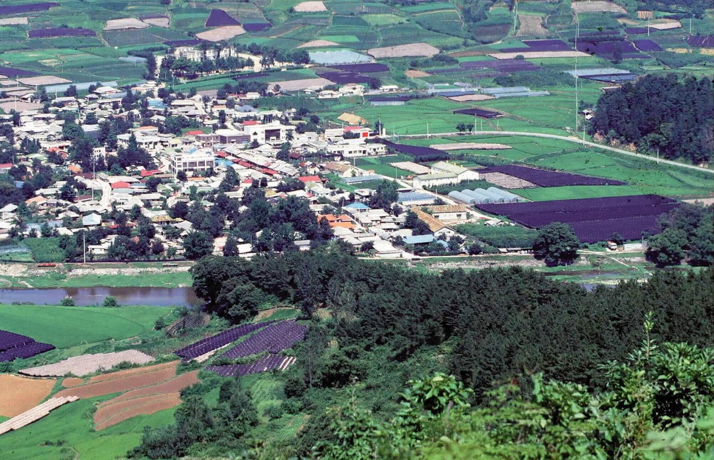 전형무 선생이 촬영한 용담댐 수몰전 전북자치도 진안군 용담면 원장리 마을.&#40;진안군제공&#41;2024.5.27/뉴스1