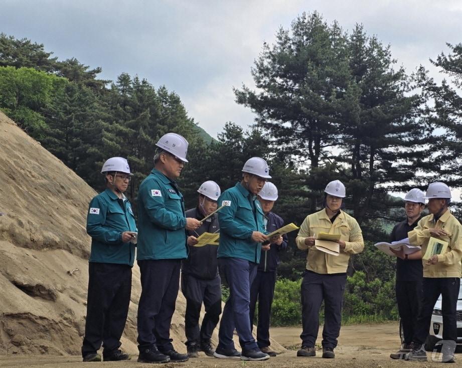 북부지방산림청의 산림피해 복구사업지 점검 자료사진. &#40;북부지방산림청&#41; 2024.5.27/뉴스1