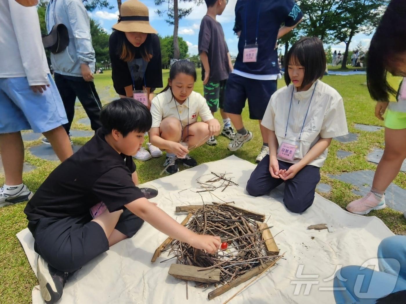 충북 청주교육지원청은 6학급 이하 소규모 학교 간 협력적 교육활동을 진행하는 &#39;이음 공동교육과정&#39;을 운영한다.&#40;청주교육지원청 제공&#41;/뉴스1