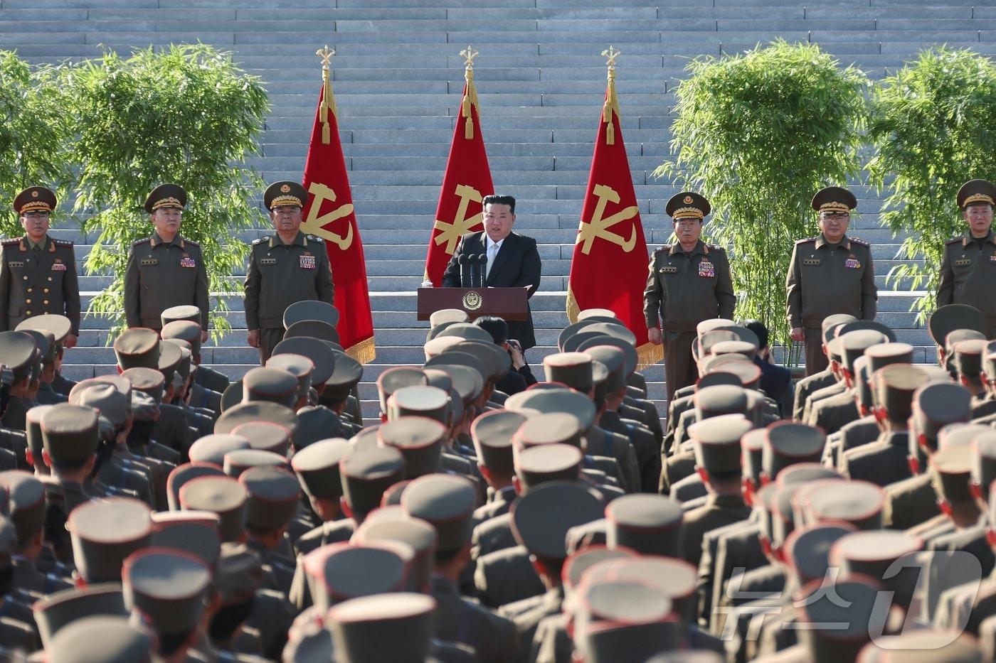 국방과학원을 방문한 김정은 북한 노동당 총비서의 모습 [국내에서만 사용가능. 재배포 금지. DB 금지. For Use Only in the Republic of Korea. Redistribution Prohibited] rodongphoto@news1.kr