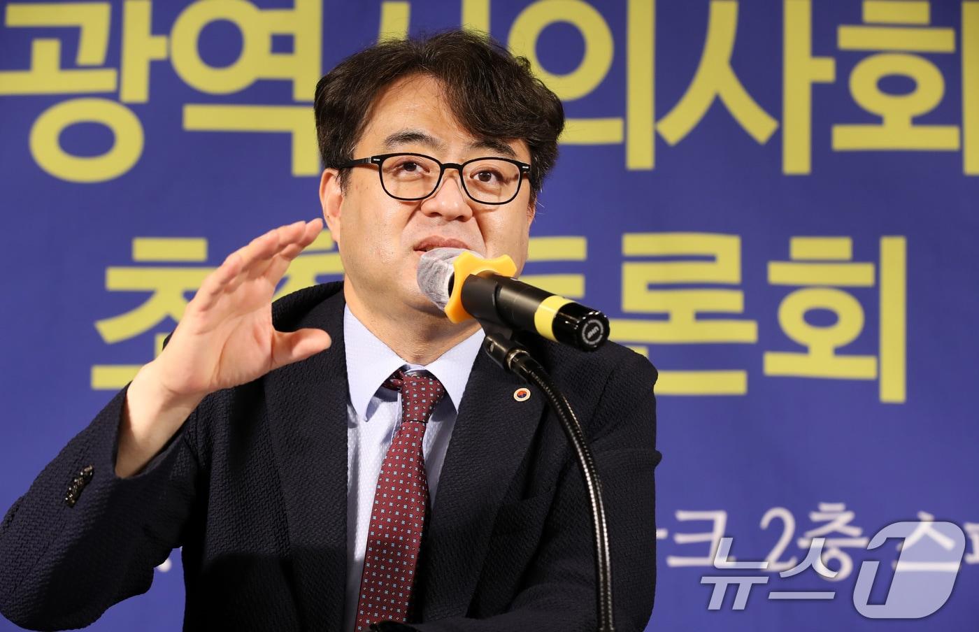 이상호 대구시의사회 수석부회장이 29일 오전 대구 남구 이천동 대구아트파크에서 열린 아시아포럼21 주최 초청토론회에 참석해 모두발언을 하고 있다. 2024.5.29/뉴스1 ⓒ News1 공정식 기자