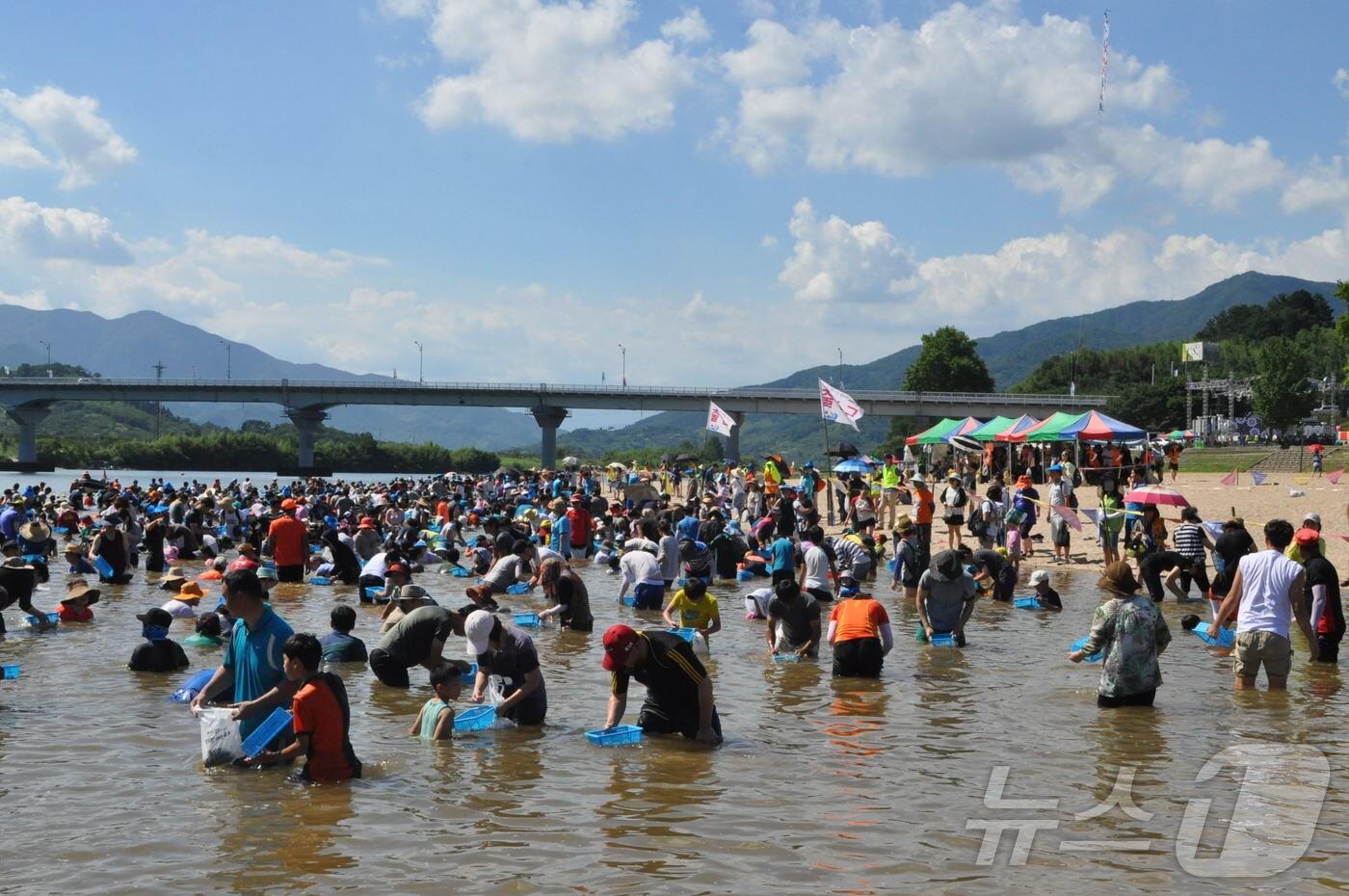 제첩찾기 체험.&#40;하동군 제공&#41;