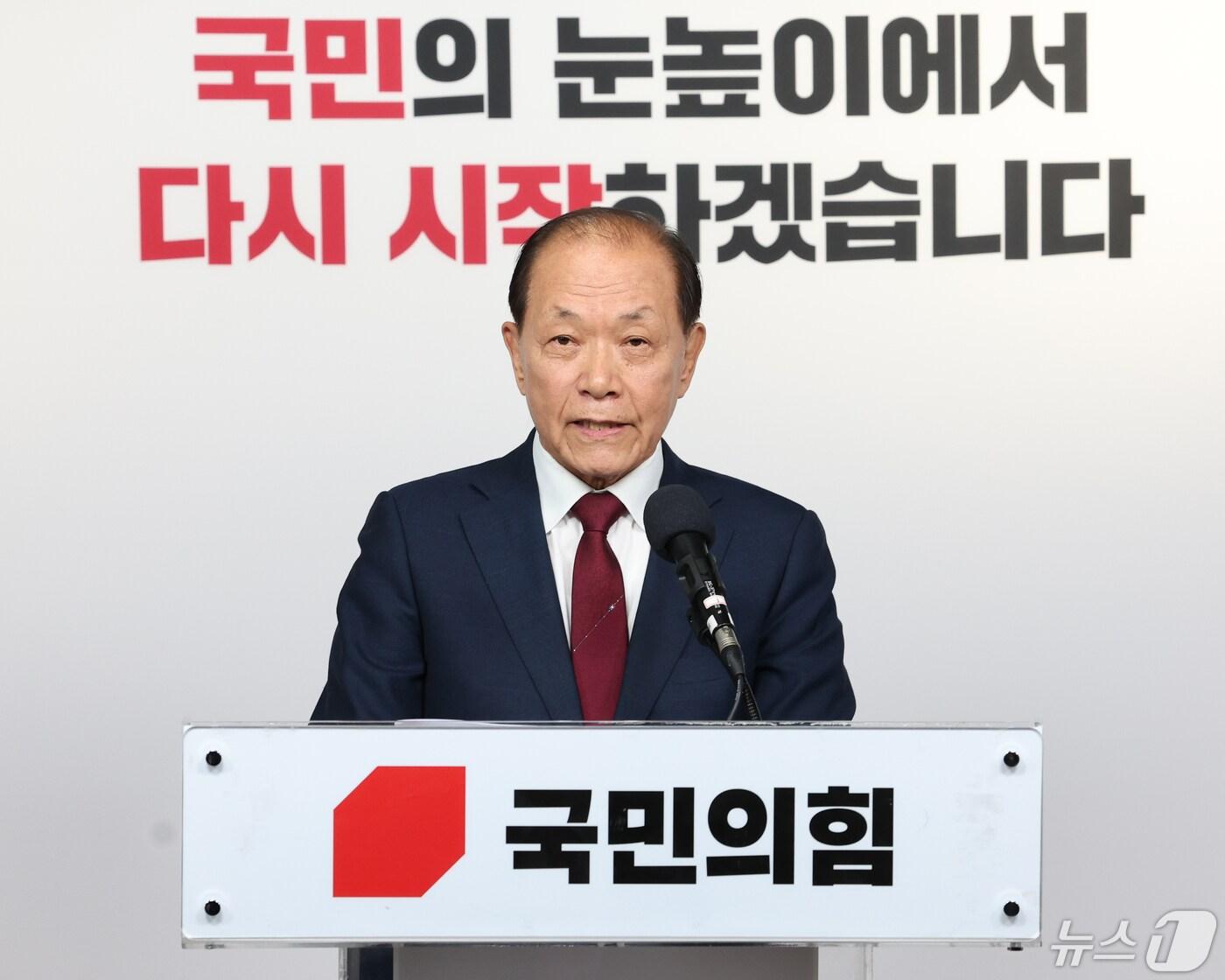 황우여 국민의힘 비상대책위원장이 3일 서울 여의도 중앙당사에서 취임 입장발표 기자회견을 하고 있다. 2024.5.3/뉴스1 ⓒ News1 송원영 기자