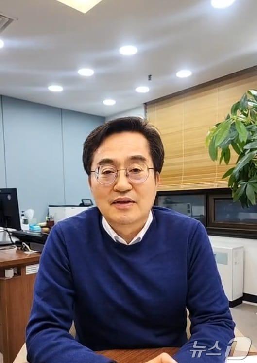 김동연 경기도지사가 29일 오후 9시30분 자신의 사회관계망서비스&#40;SNS&#41; 라이브방송을 통해 “경기북부특별자치도의 새명칭 공모를 통해 선정한 ‘평화누리자치도’는 확정된 것이 아니다”라는 입장을 분명히 했다.&#40;김동연 경기도지사 인스타그램 캡처&#41;/