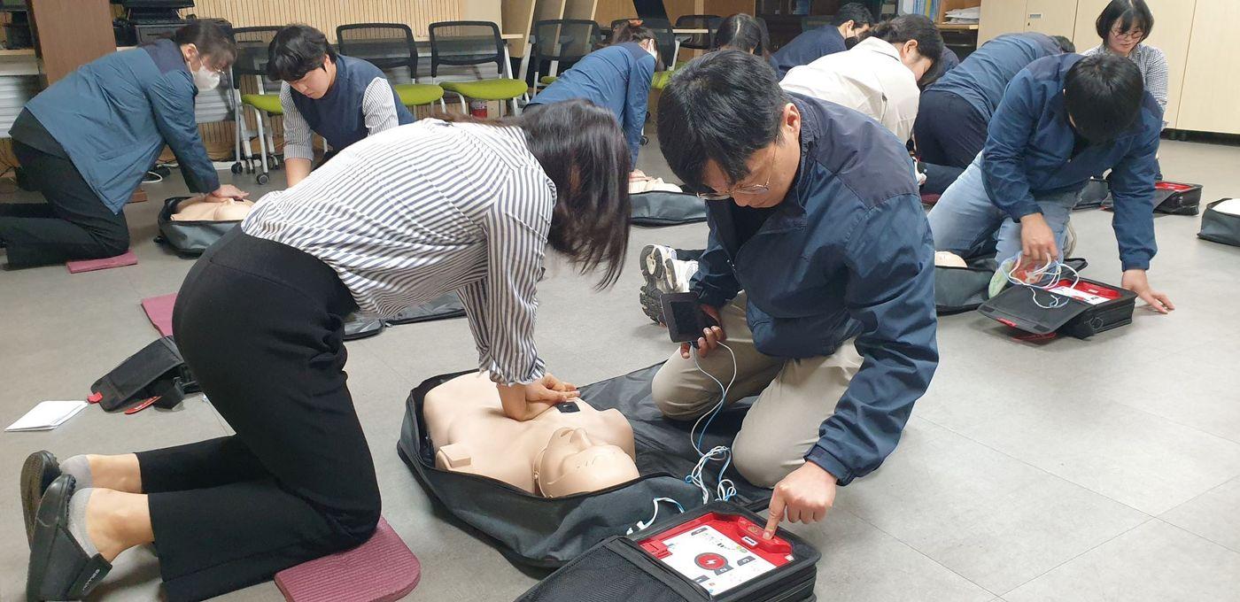 코레일유통 응급처치 전문교육 모습.&#40;코레일유통 제공&#41;