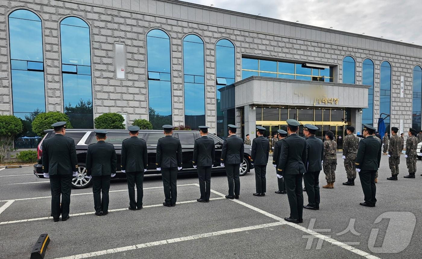 군기 훈련&#40;얼차려&#41;을 받다가 쓰러져 숨진 육군 훈련병의 영결식이 30일 오전 전남 나주 한 장례식장에서 엄수되고 있다. 2024.5.30/뉴스1 ⓒ News1 최성국 기자