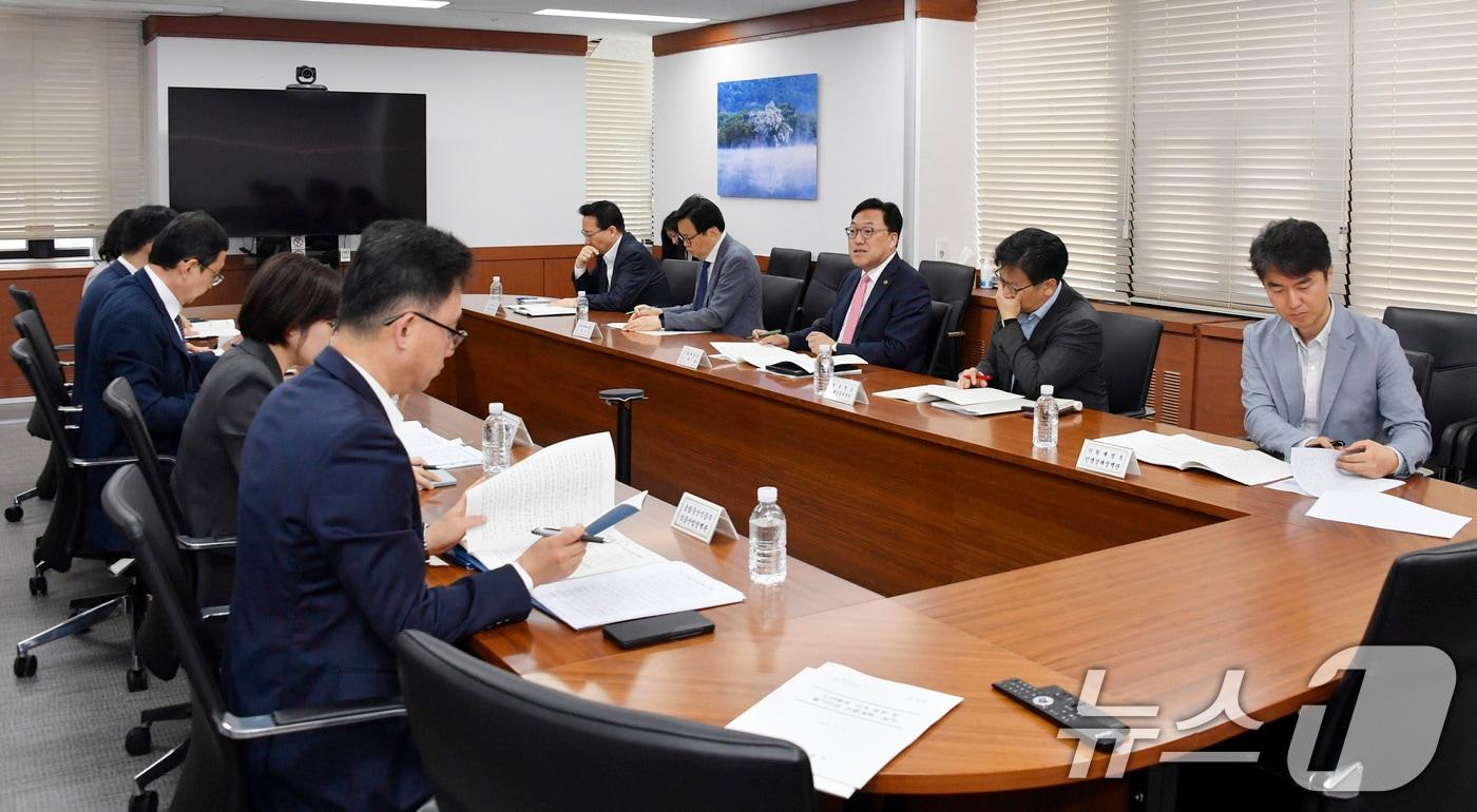 김병환 기획재정부 차관이 31일 오전 서울 종로구 정부서울청사에서 열린 &#39;물가관계차관회의&#39;를 주재하고 있다. &#40;기획재정부 제공&#41; 2024.5.31/뉴스1