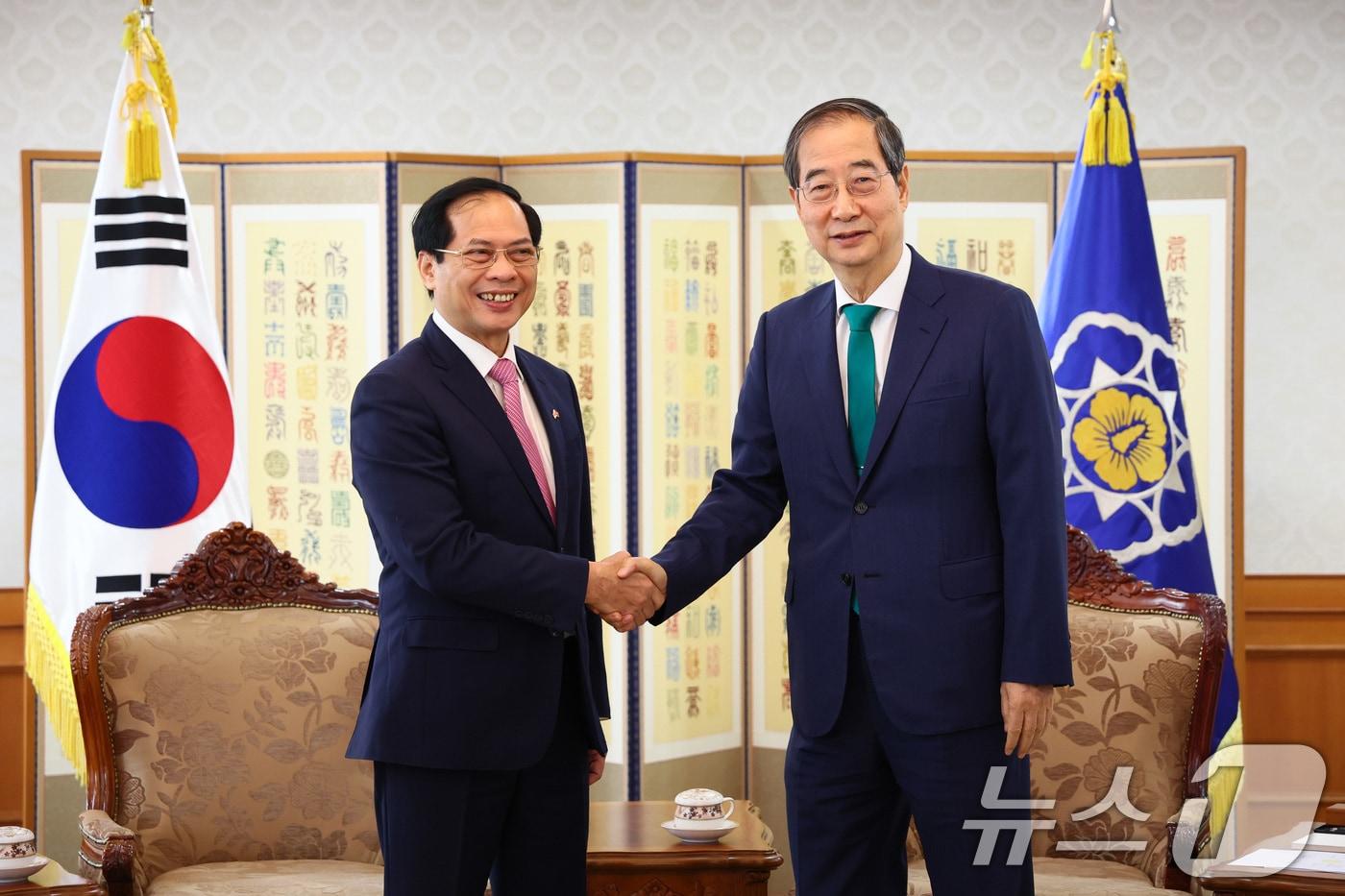 한덕수 국무총리가 31일 서울 종로구 정부서울청사에서 부이 타잉 썬 베트남 외교 장관을 접견하고 있다. &#40;총리실 제공&#41; 2024.5.31/뉴스1 ⓒ News1 임세영 기자