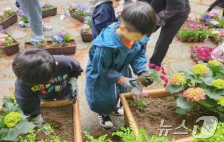 용산구 매봉산 응봉 공원에 조성된 소풍 정원&#40;서울시 제공&#41; 