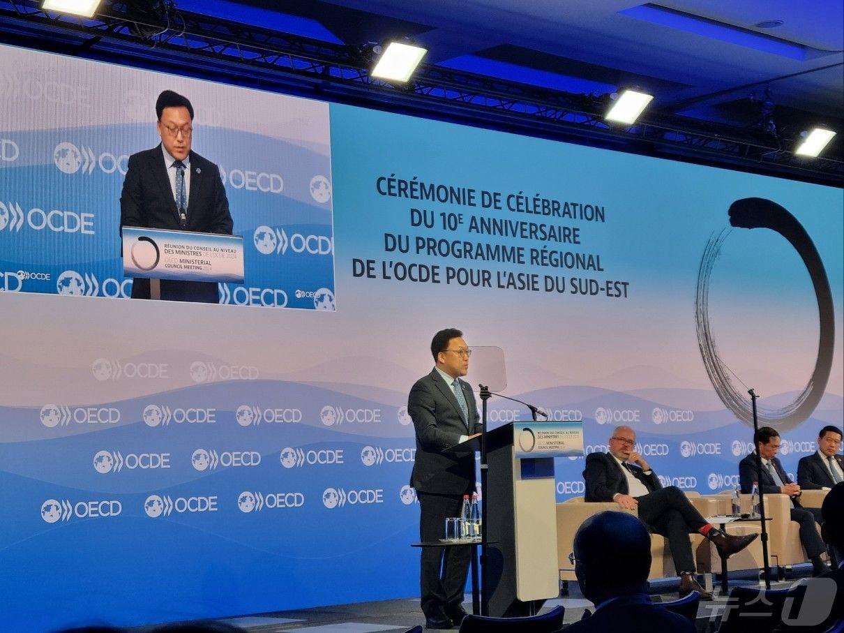 김병환 기획재정부 1차관이 지난 2일 프랑스 파리에서 열린 경제협력개발기구&#40;OECD&#41; 각료이사회 개회에서 발언하고 있다&#40;기획재정부 제공&#41;. 2024.5.5/뉴스1