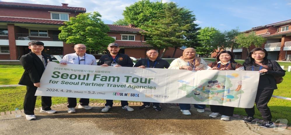 여행사 관계자들이 용산공원 팸투어를 하고 있다. &#40;서울시 제공&#41;ⓒ 뉴스1